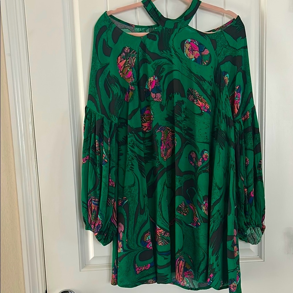 NWT Free People Drift Away Tunic
Color is Kelly Green - Picture 3 of 6